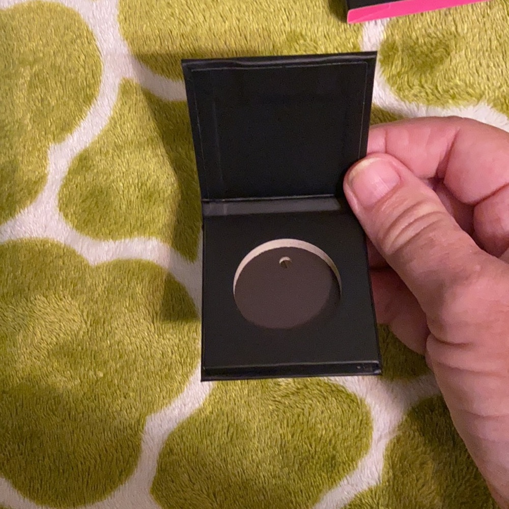 Single Eye Shadow compact